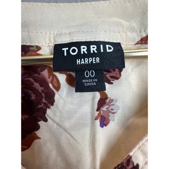 Torrid Harper Womens Peach Floral Button Front 3/4 Sleeve Blouse Size 00 - Picture 3 of 5